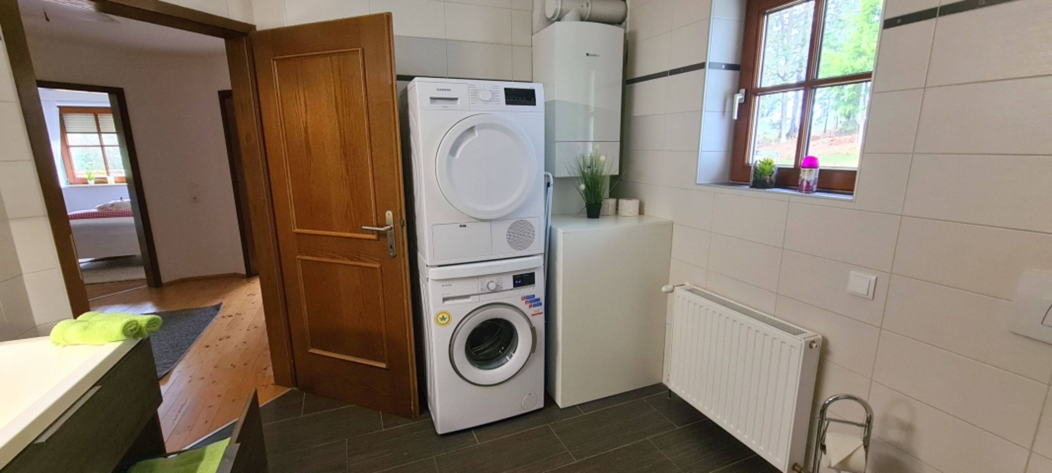 Bad // OG // mit Waschmaschine Trockner