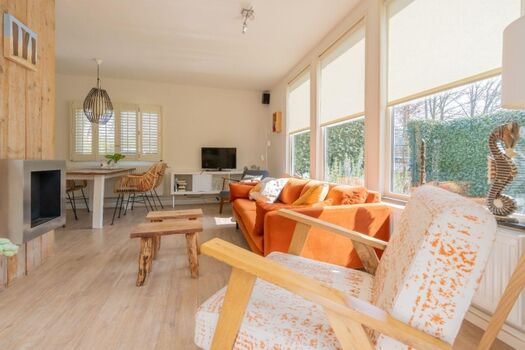 Die Sitzecke mit Elektrokamin und Digitales TV