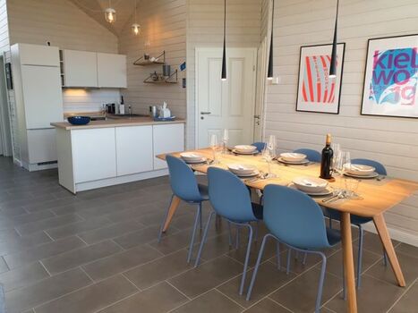 Blick Essbereich Küche Bootshaus