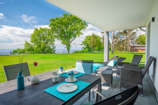 traumhafter Ausblick von der großen Sonnenterrasse