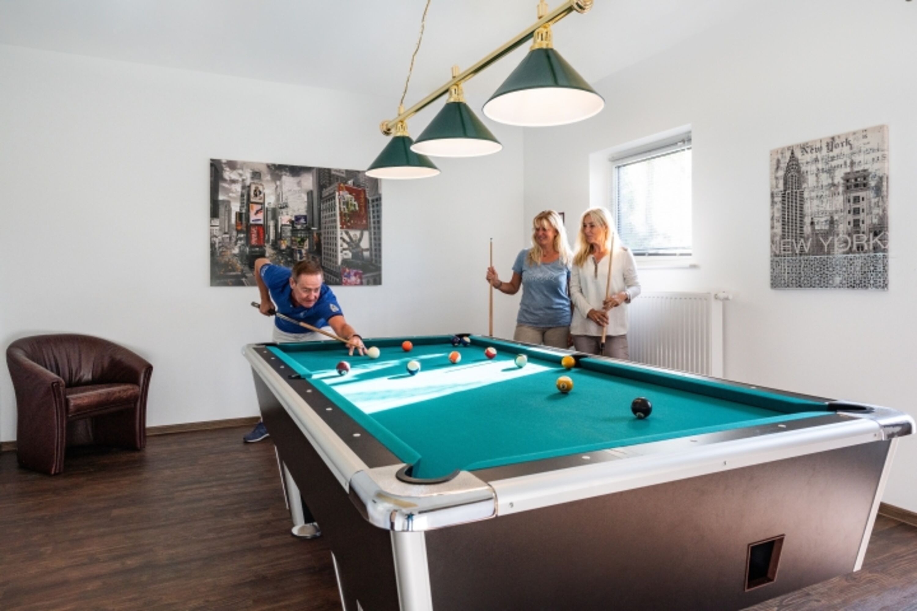 Billiard im Nachbarhaus