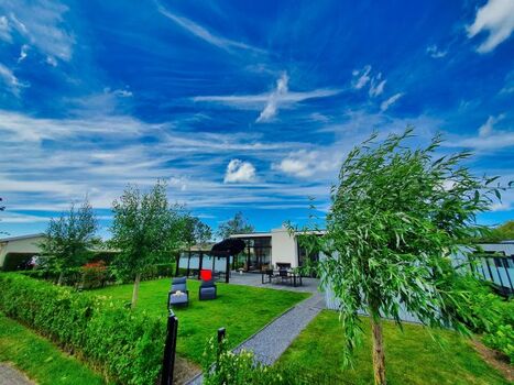 Außenansicht eingezäunten Grundstücks