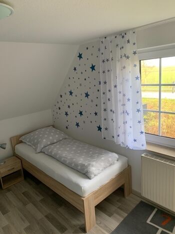 Schlafzimmer 2- 2x Einzelbett (90x 200 cm)