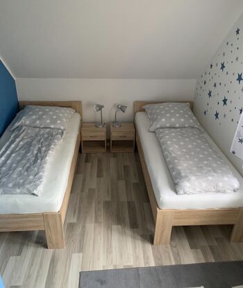 Schlafzimmer 2- 2x Einzelbett (90x 200 cm)