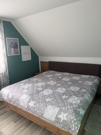 Schlafzimmer 1 mit Bett in 180x200 cm