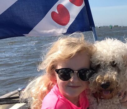 Hund mit aufs Boot