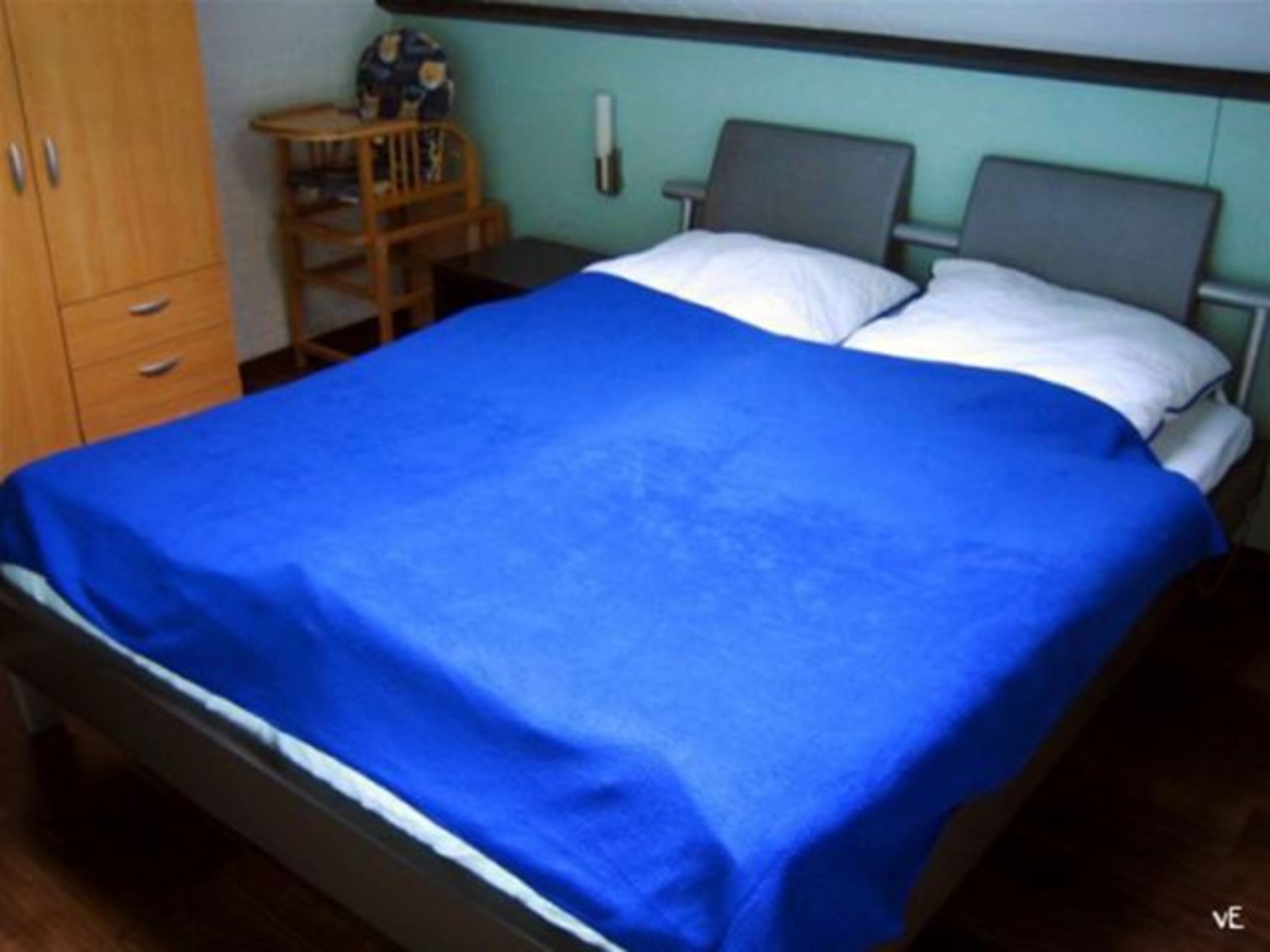 Schlafzimmer 1