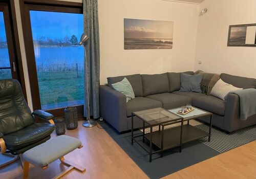 Wohnzimmer mit Seeblick