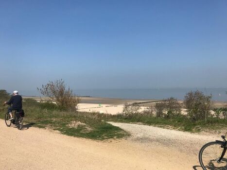 Radfahren auf dem Deich