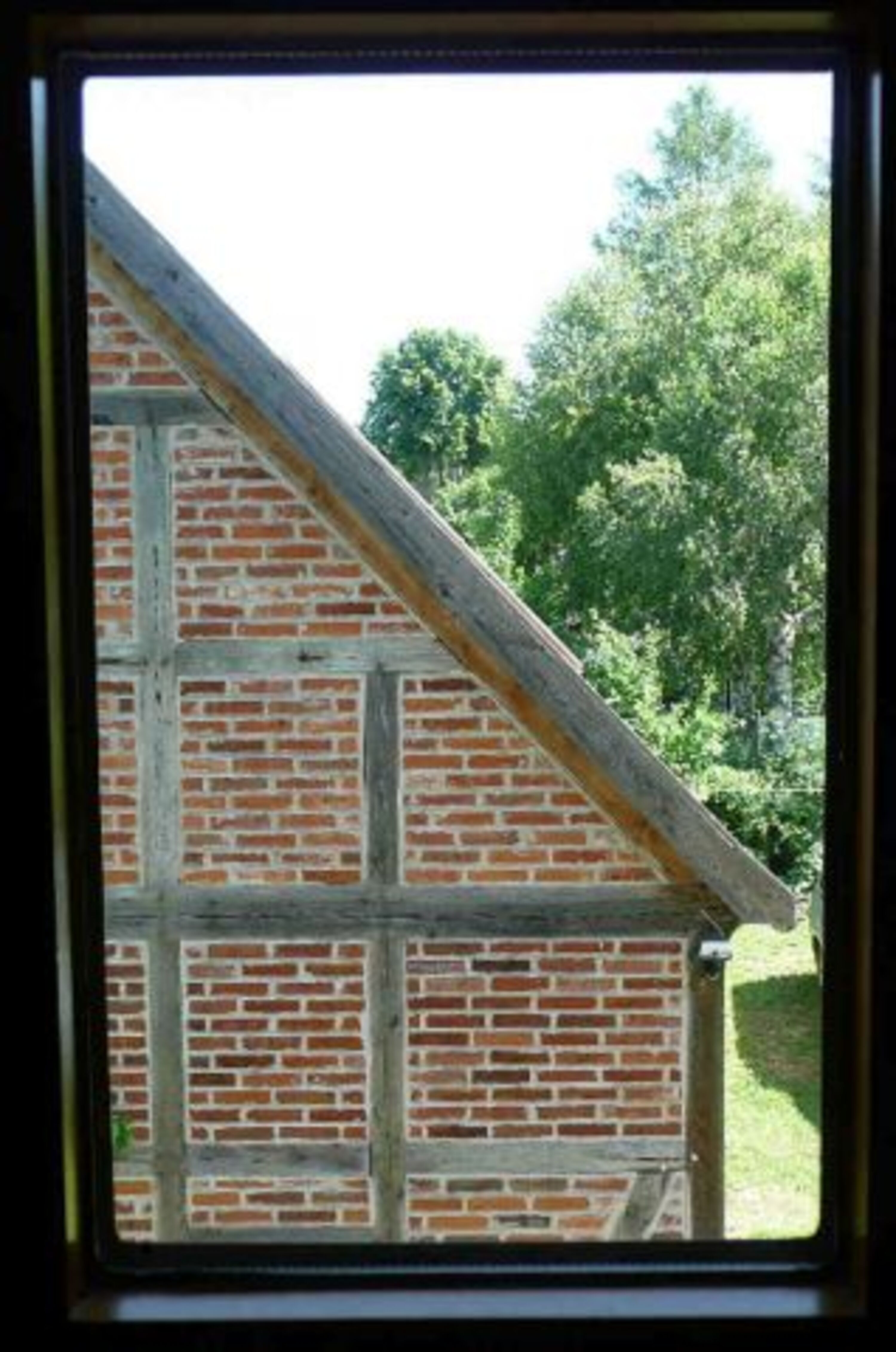 Blick aus der Schlafkammer auf die Scheue