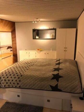 Schlafzimmer/Doppelbett 1,80 x 2,00