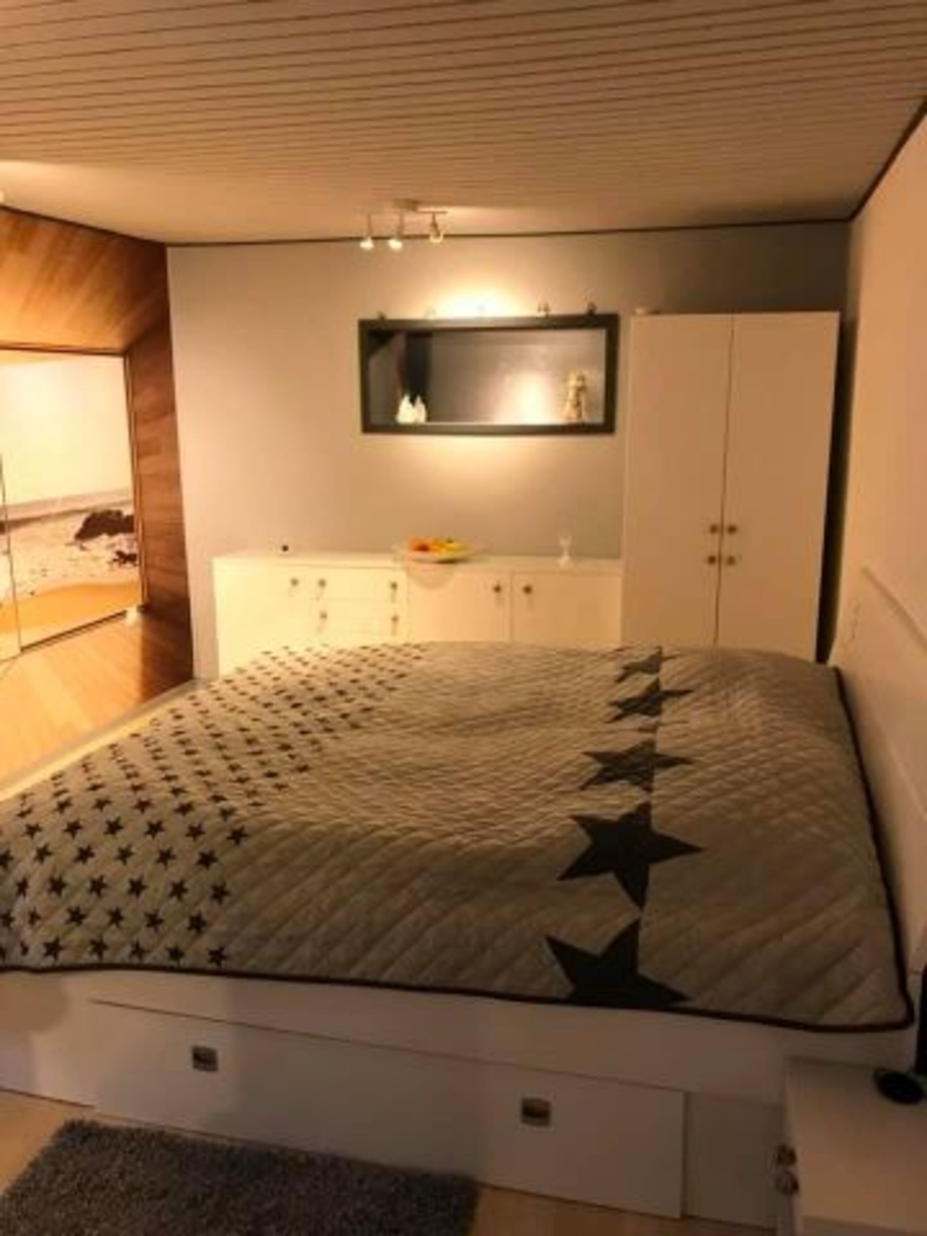 Schlafzimmer/Doppelbett 1,80 x 2,00