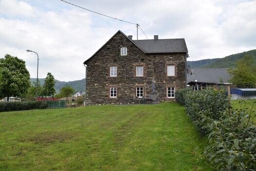 200 m2 Hundewiese voll eingezäunt.  Alleinnutzung.