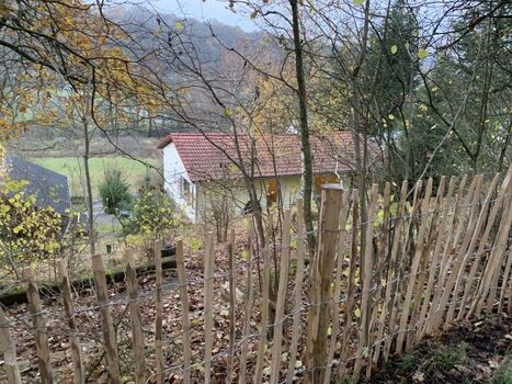 1,2m hoch eingezäunt