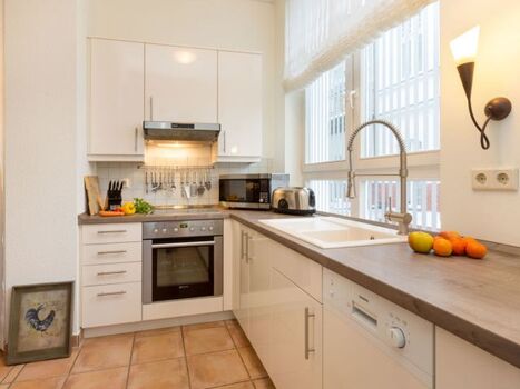 Die komplett ausgestattete Küche