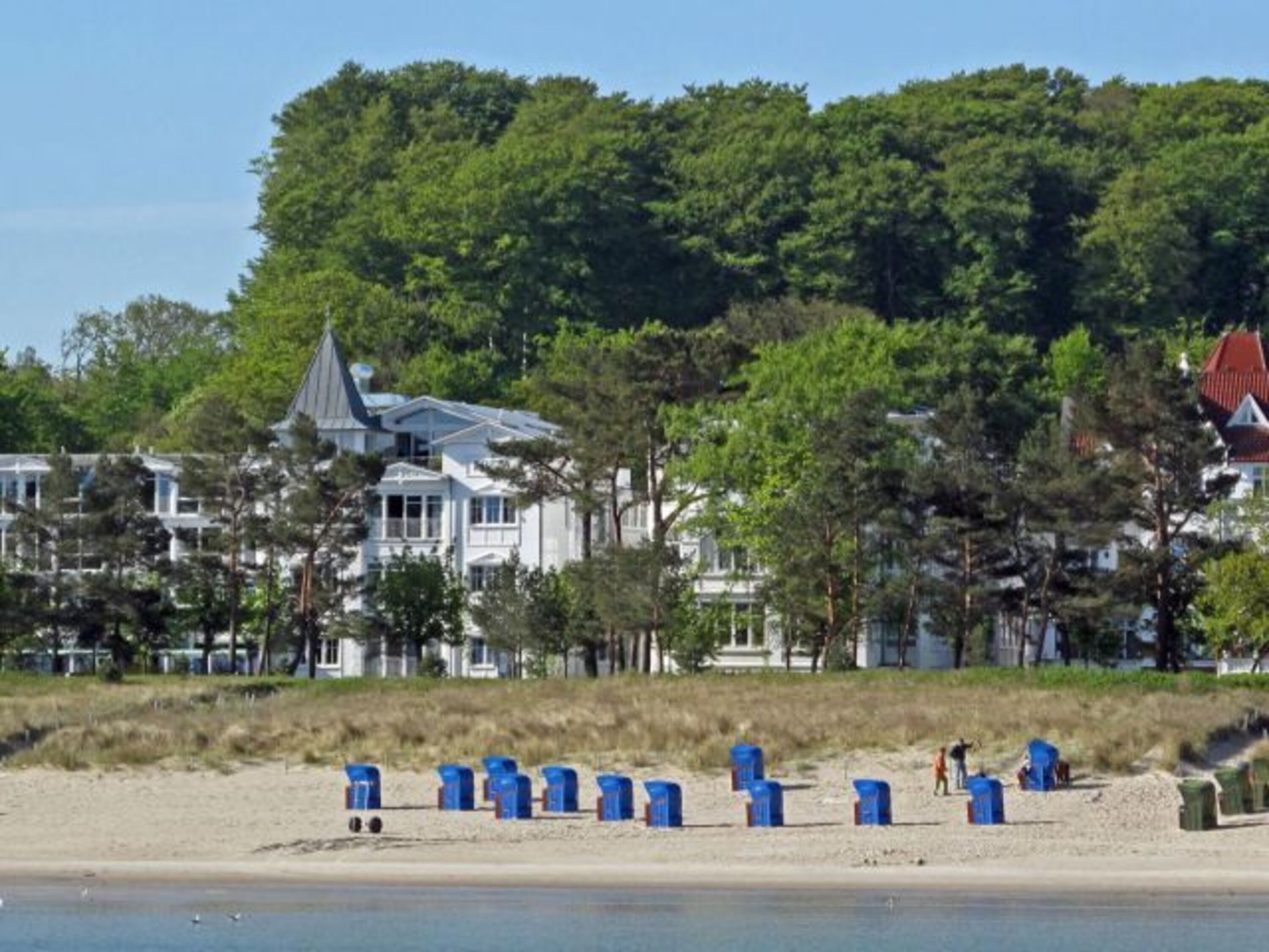 Blick auf die Villen vom Strand aus