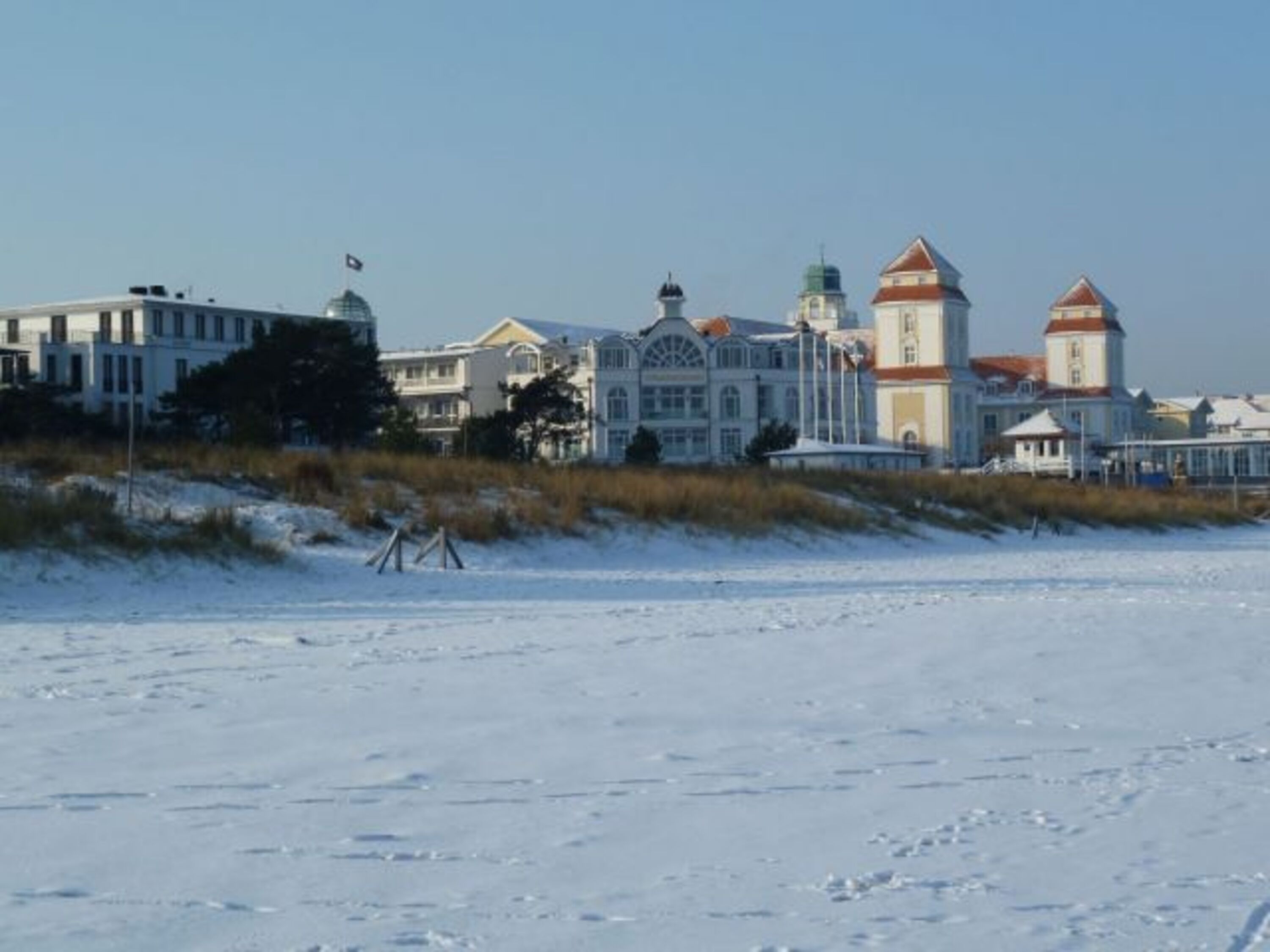 Der Strand direkt vor den Villen Frigga und Freia