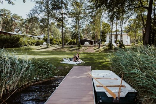 Blick vom See zur Villa