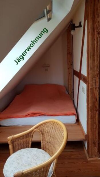 Das gemütliche Bett aus massivem Buchenholz