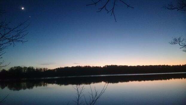 See unter dem Nachthimmel