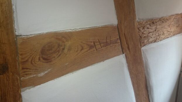 Ausgemauerte Fachwerkfelder in der Wohnung