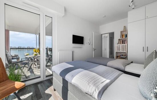 2. Schlafzimmer mit Balkonzugang und Kleiderschrank!