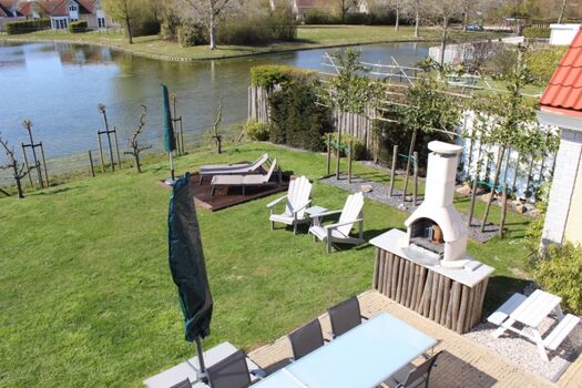 Garten und See vom Balkon aus gesehen