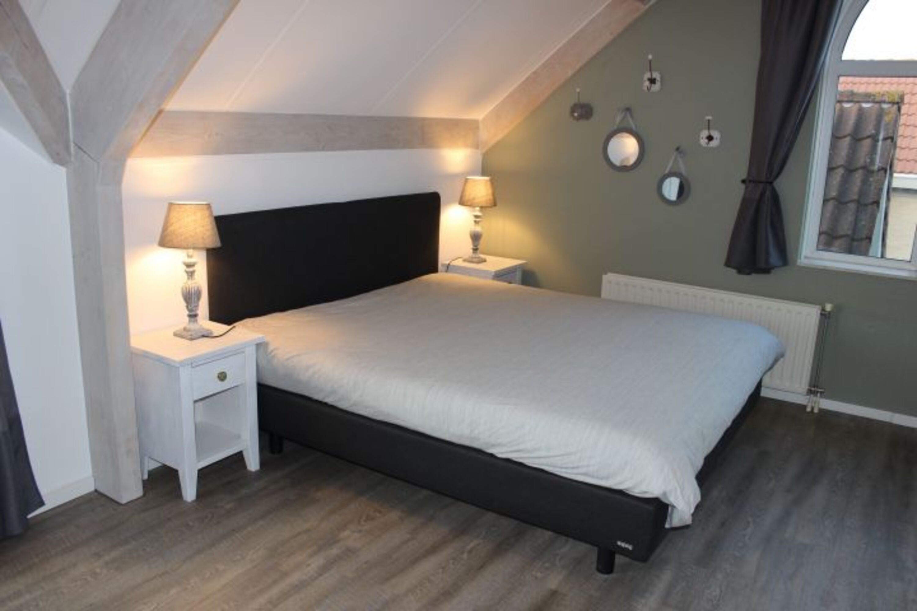 Schlafzimmer 4