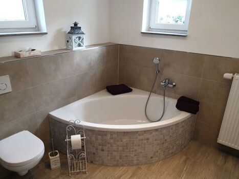 traumhafte Eckbadewanne