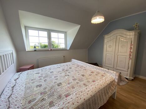 2tes Schlafzimmer mit DB im OG