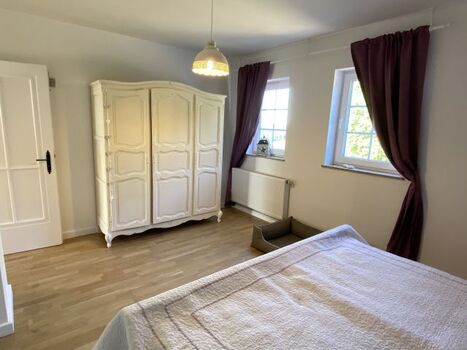 1tes Schlafzimmer mit DB im OG