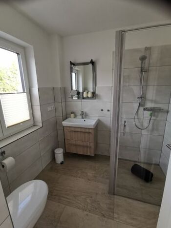 Bad mit Dusche/WC im EG