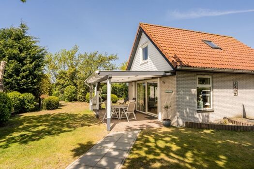 Der große, eingezäunte Garten