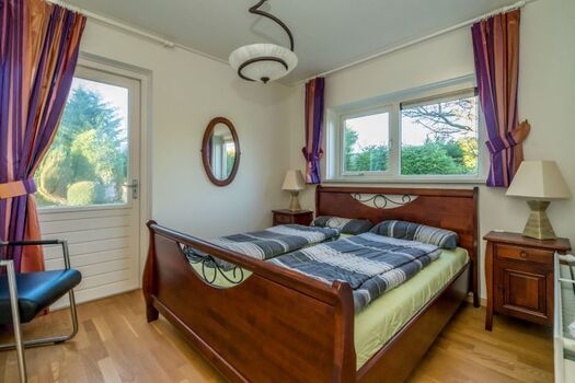 Schlafzimmer 1 mit Doppelbett