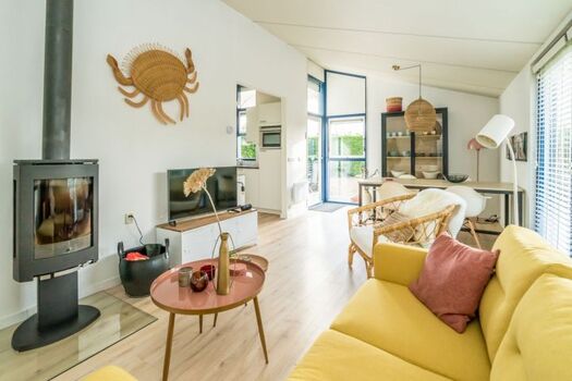 SMART TV mit NETFLIX und vielen deutschen Sendern