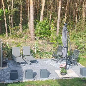 Terrasse hinten im Garten