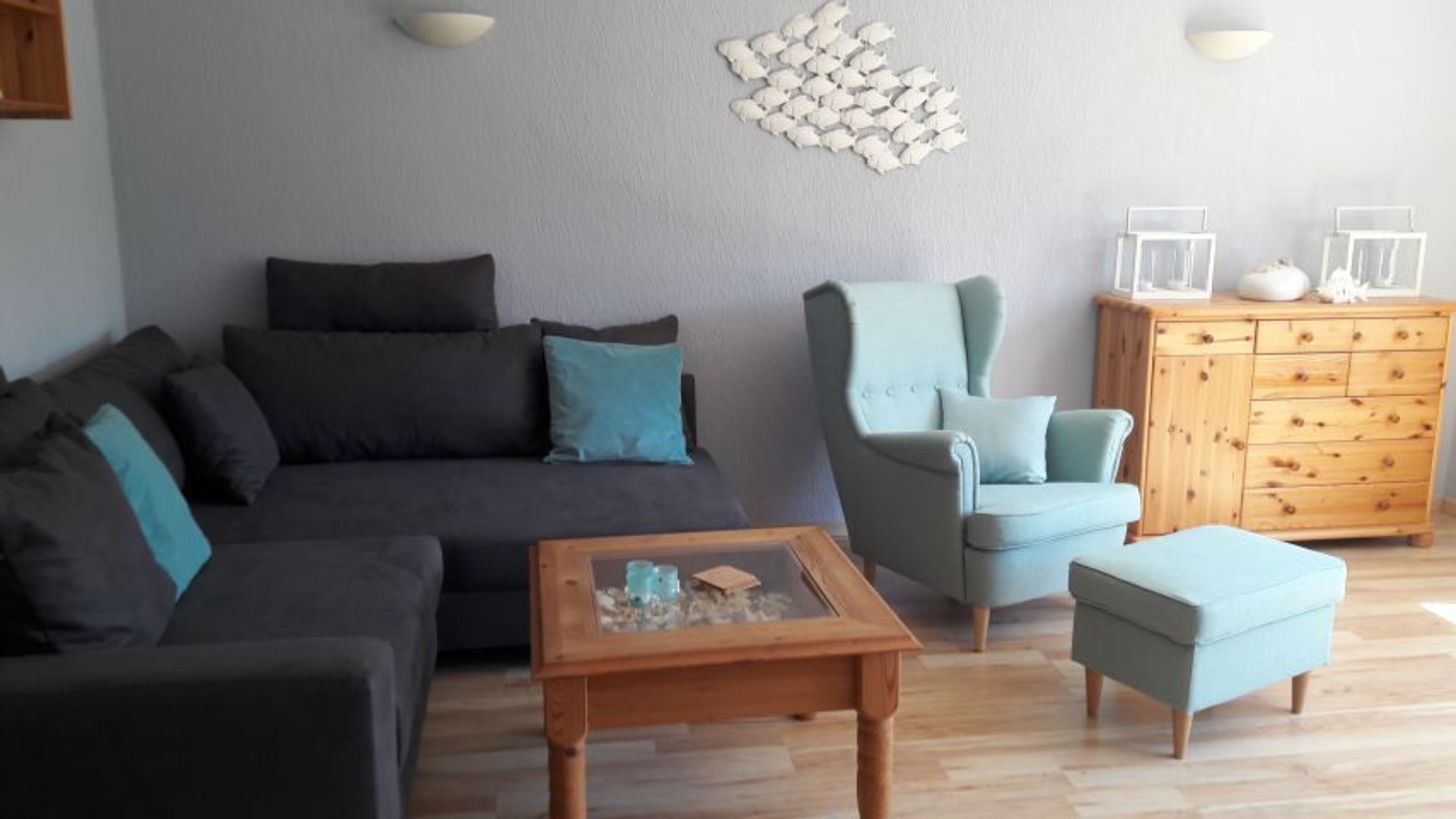 Wohnzimmer mit Blick in den großen Garten