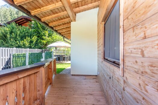 Zugang vom Balkon in den Garten 