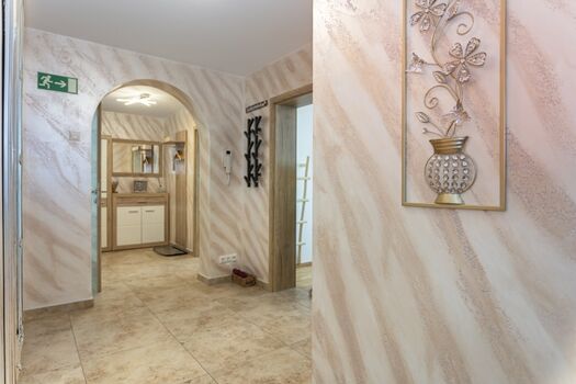 Flur mit Hundegarderobe