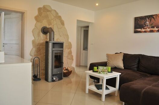 Wohnzimmer mit Kamin