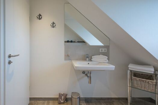 Linas Huis - Modernes Duschbad im OG 