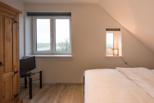 Linas Huis -  Schlafzimmer mit großem Doppelbett  ( 180x200 )