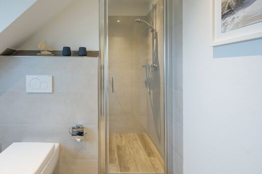 Linas Huis - Modernes Duschbad im OG