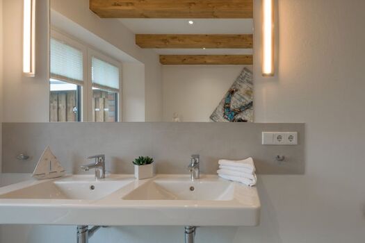 Linas Huis - Großes Waschbecken für die ganze Familie 