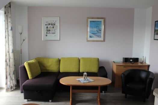 Wohnbereich neuer Anstrich, neuer Boden in 2021