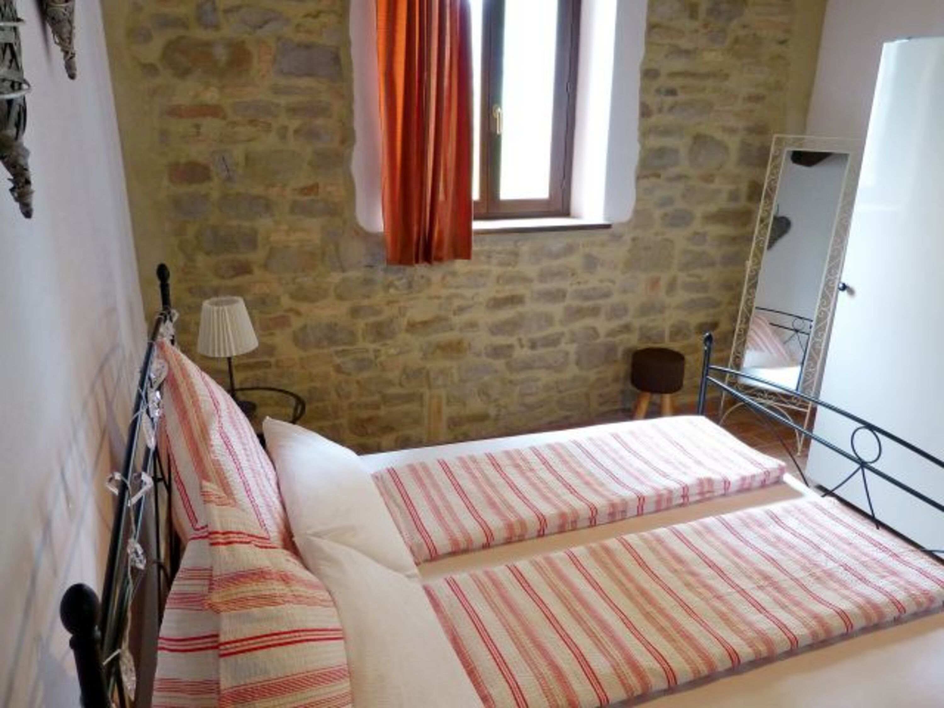 Schlafzimmer 1