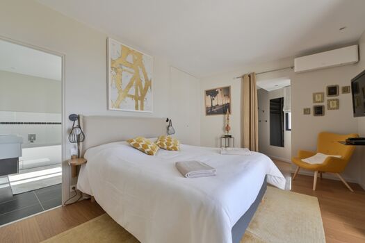 Master-SZ mit Durchgang Dressing, Bad und Terrasse