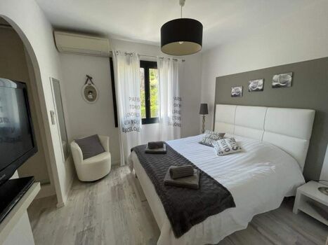 Schlafzimmer oben mit Bad en Suite