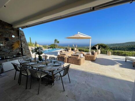 überdachter Essplatz