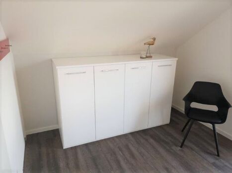 Schrank im Schlafzimmer DG